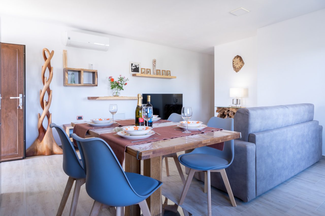 Spacious living room in a fully equipped apartment in Pula